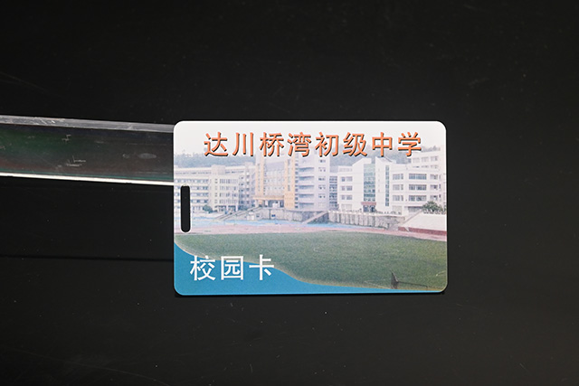 廣西省玉林市發(fā)放首批社會保障卡  實現就醫(yī)“一卡通”功能